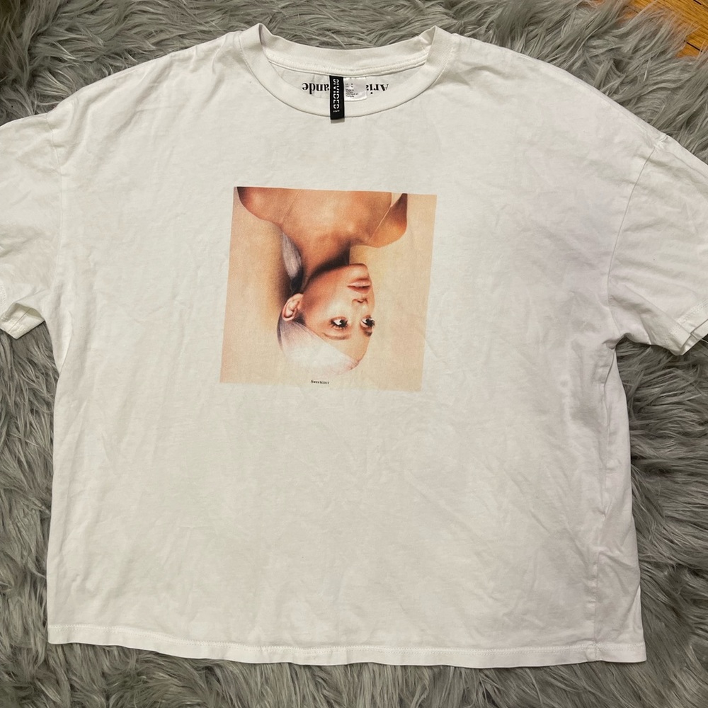 DIVIDED Ariana Grande Sweetener cropped tee